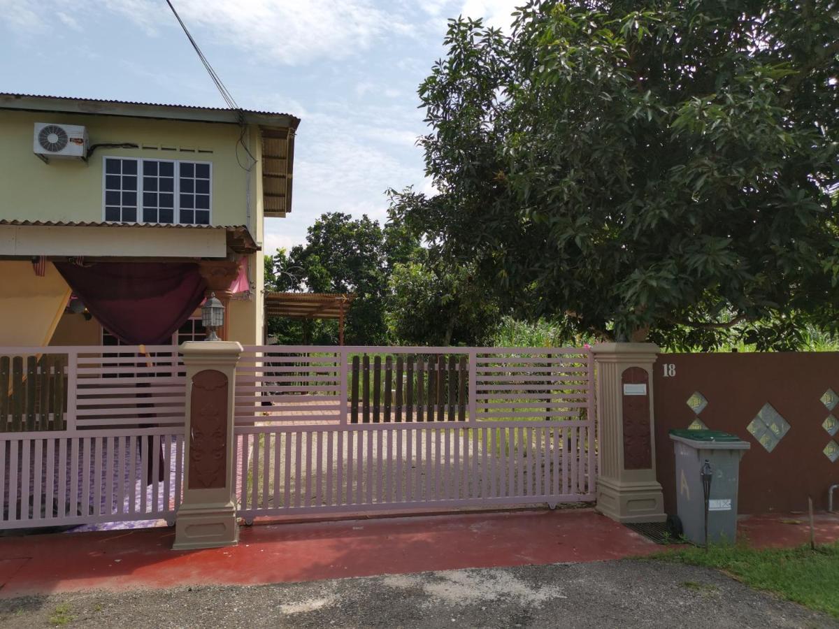 Sri Makmur Pontian Homestay Pontian Besar 外观 照片
